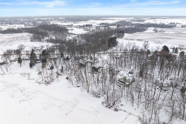 130 Singer Lake Trail, Baroda, MI 49101