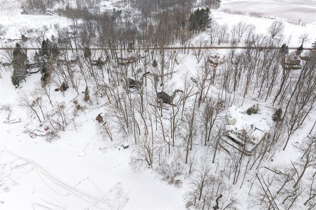 130 Singer Lake Trail, Baroda, MI 49101