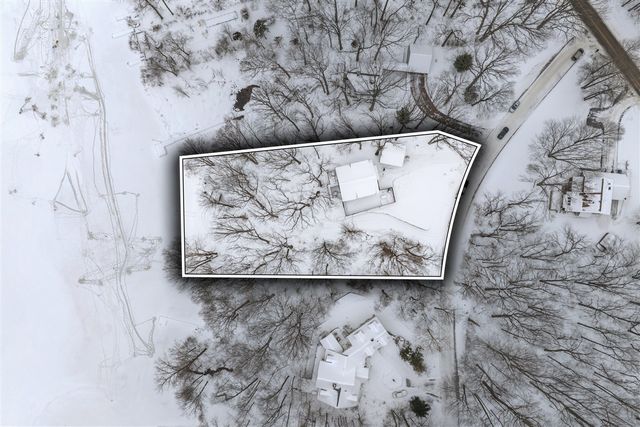 130 Singer Lake Trail, Baroda, MI 49101