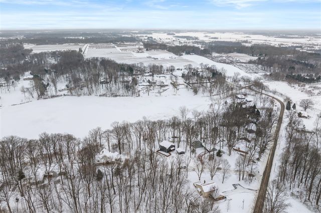 130 Singer Lake Trail, Baroda, MI 49101