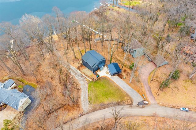 130 Singer Lake Trail, Baroda, MI 49101