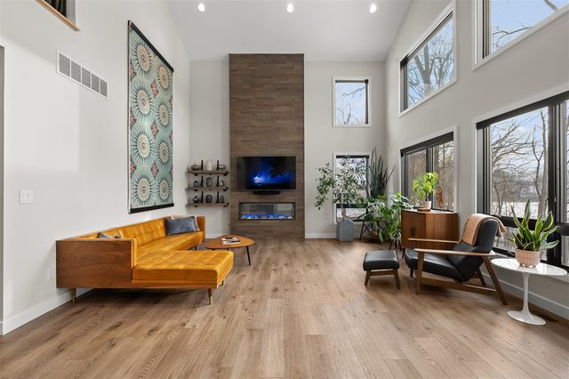 130 Singer Lake Trail, Baroda, MI 49101