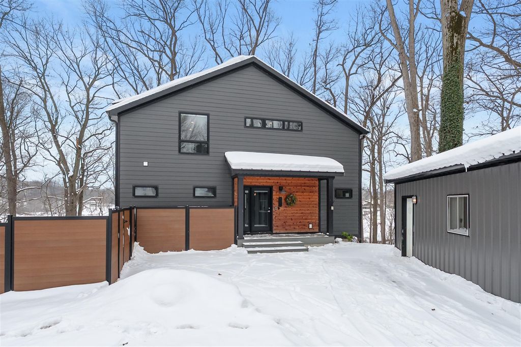 130 Singer Lake Trail, Baroda, MI 49101