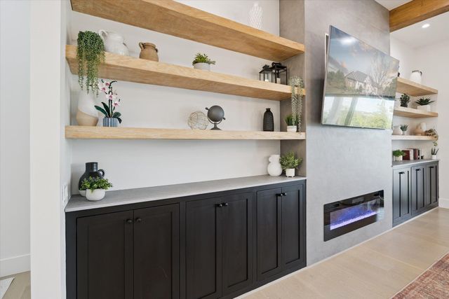 100 Stirling Lane, Versailles, KY 40383