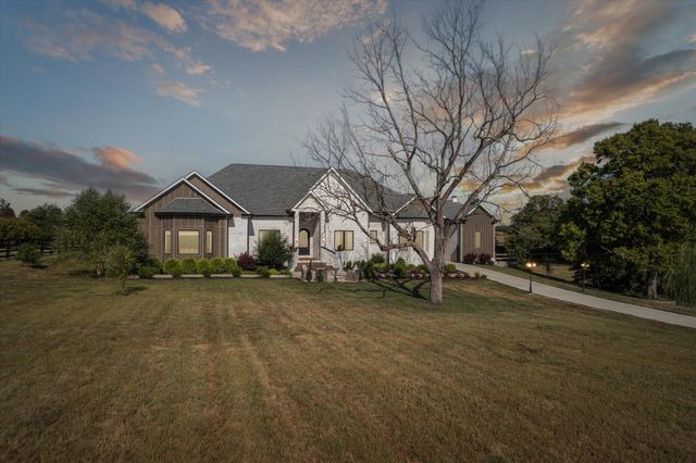 100 Stirling Lane, Versailles, KY 40383
