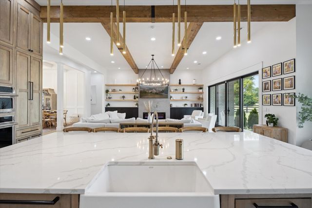 100 Stirling Lane, Versailles, KY 40383