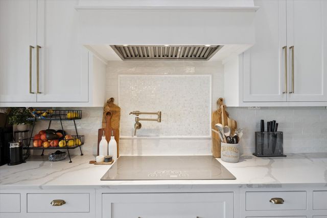 100 Stirling Lane, Versailles, KY 40383