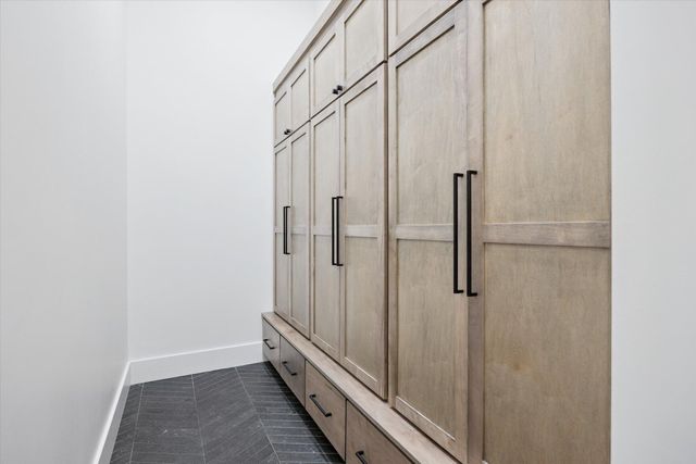 100 Stirling Lane, Versailles, KY 40383