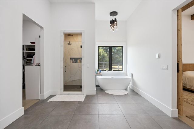 100 Stirling Lane, Versailles, KY 40383