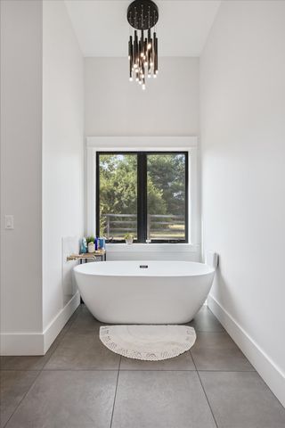 100 Stirling Lane, Versailles, KY 40383