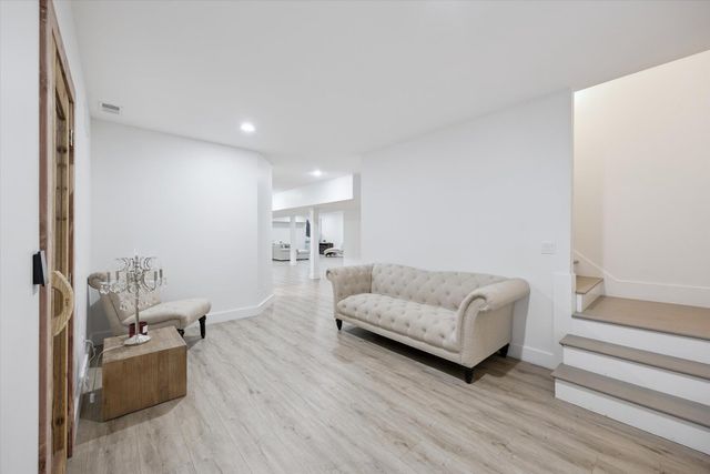 100 Stirling Lane, Versailles, KY 40383