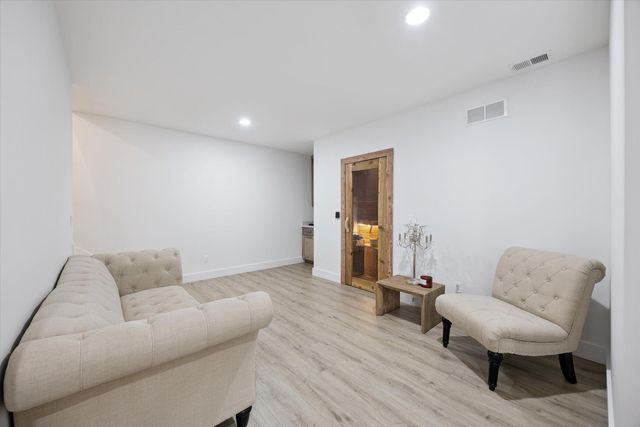 100 Stirling Lane, Versailles, KY 40383