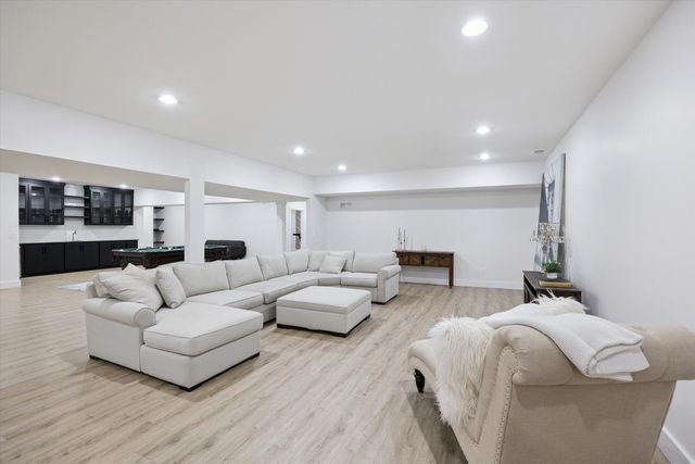 100 Stirling Lane, Versailles, KY 40383