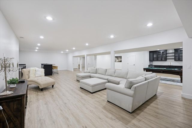 100 Stirling Lane, Versailles, KY 40383