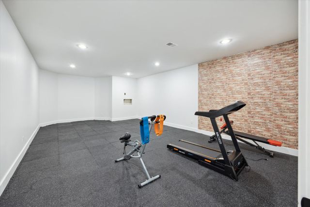 100 Stirling Lane, Versailles, KY 40383