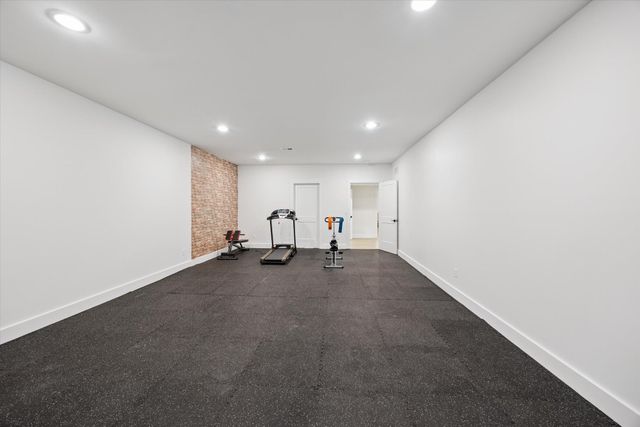 100 Stirling Lane, Versailles, KY 40383