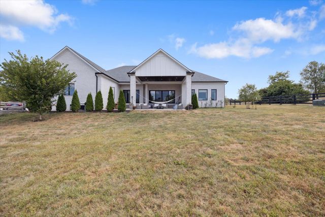100 Stirling Lane, Versailles, KY 40383