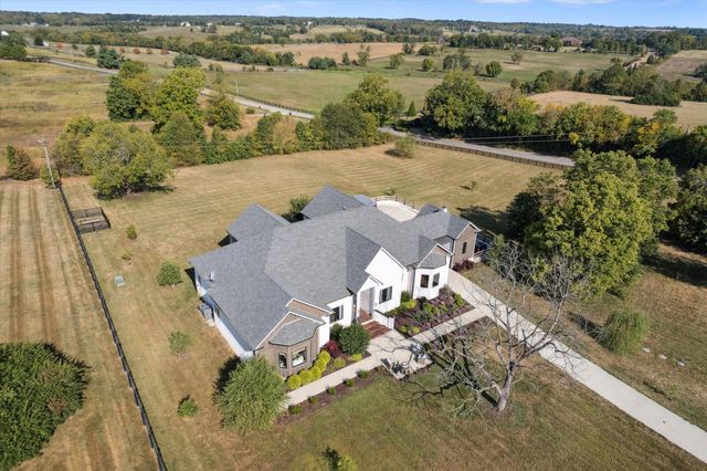 100 Stirling Lane, Versailles, KY 40383