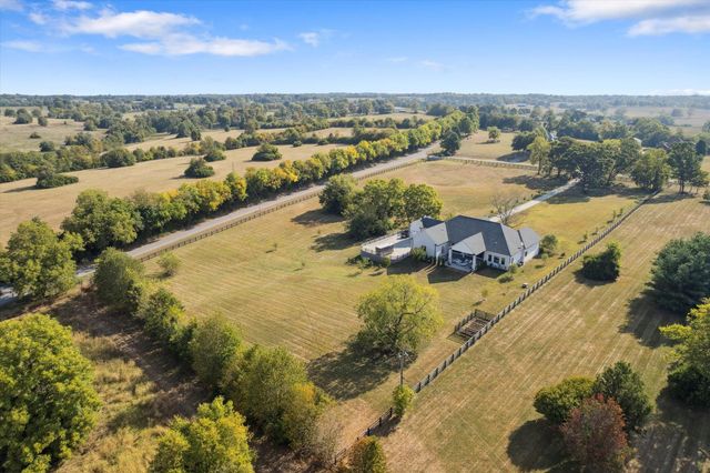 100 Stirling Lane, Versailles, KY 40383