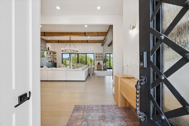 100 Stirling Lane, Versailles, KY 40383