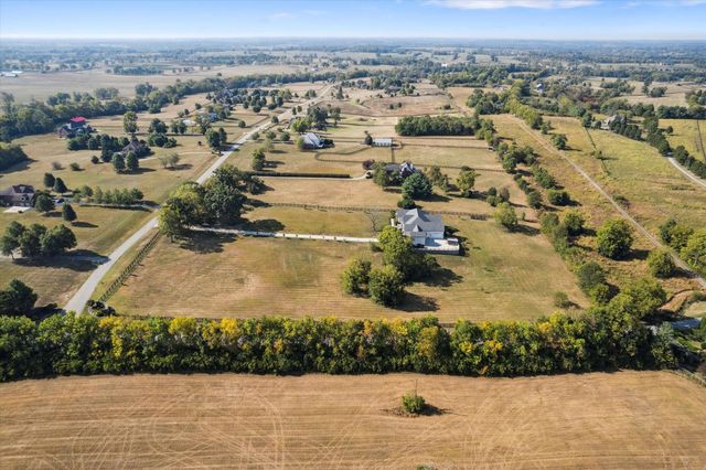 100 Stirling Lane, Versailles, KY 40383