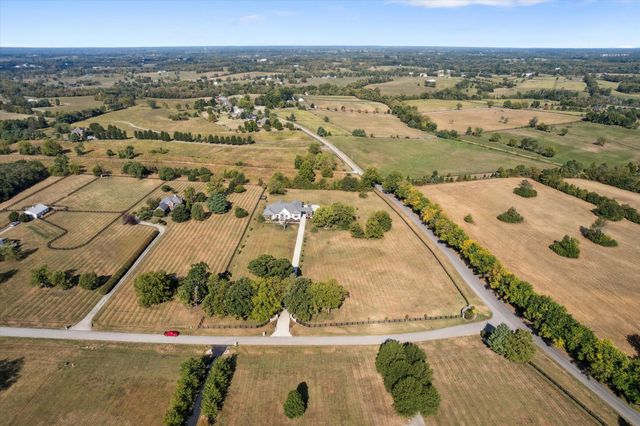 100 Stirling Lane, Versailles, KY 40383