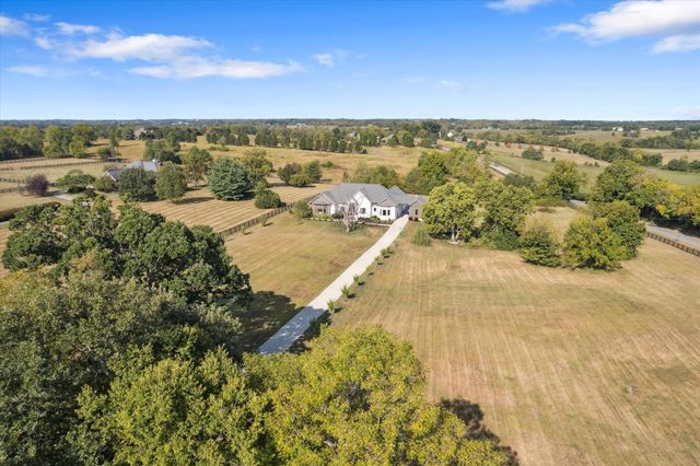 100 Stirling Lane, Versailles, KY 40383