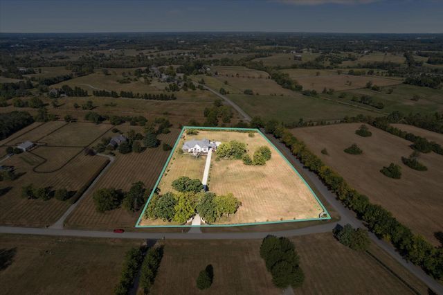 100 Stirling Lane, Versailles, KY 40383