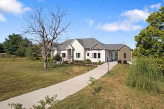 100 Stirling Lane, Versailles, KY 40383