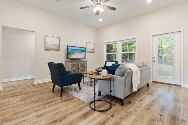 6008 Oak Hollow Way, Crestview, FL 32539