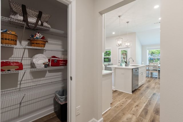 6008 Oak Hollow Way, Crestview, FL 32539