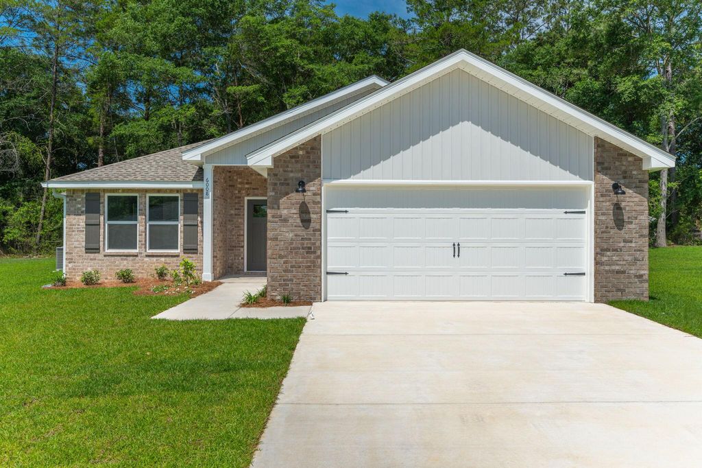 6008 Oak Hollow Way, Crestview, FL 32539