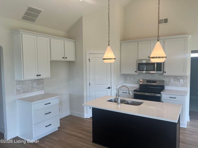 10118 Cedar Valley Ct Ln, Louisville, KY 40291