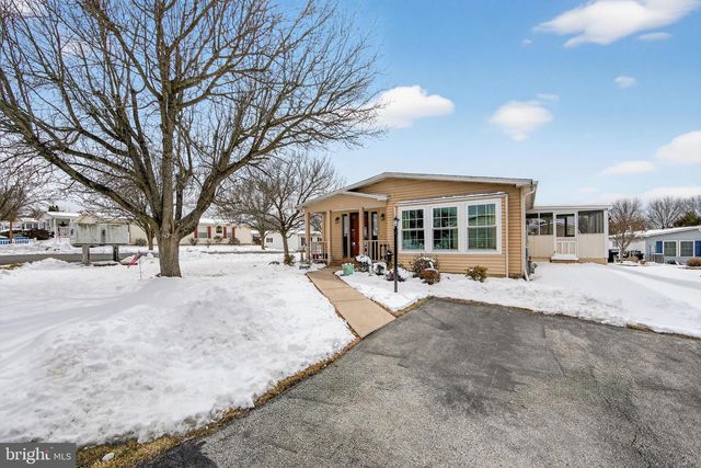 11 OAKPLACE CT W, Harleysville, PA 19438