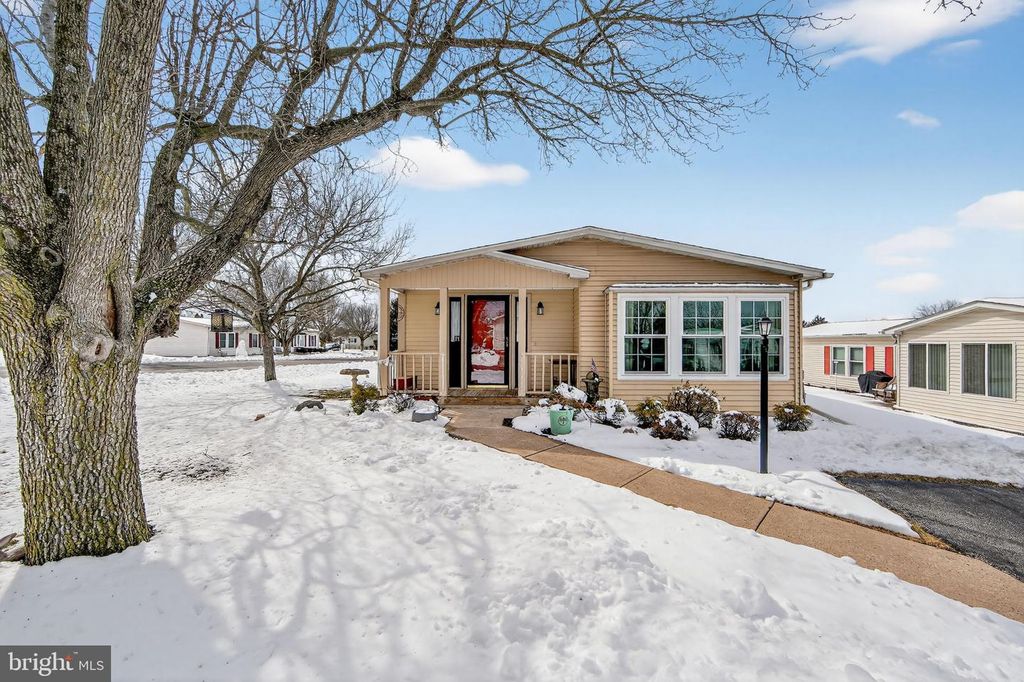 11 OAKPLACE CT W, Harleysville, PA 19438