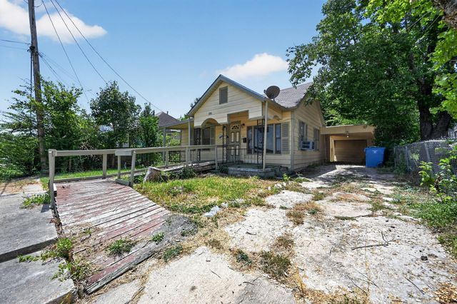 708 Booth ST, Taylor, TX 76574