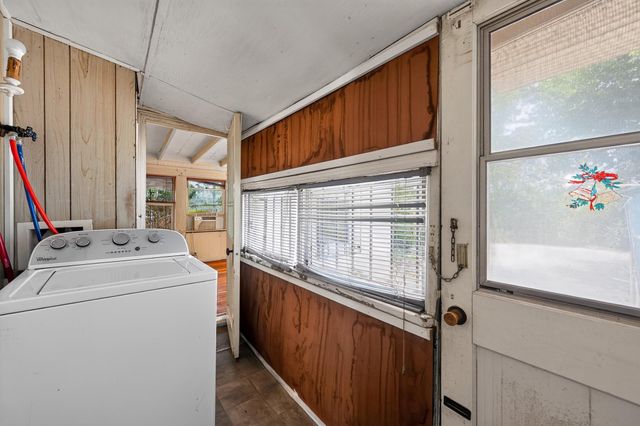 708 Booth ST, Taylor, TX 76574