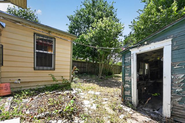 708 Booth ST, Taylor, TX 76574