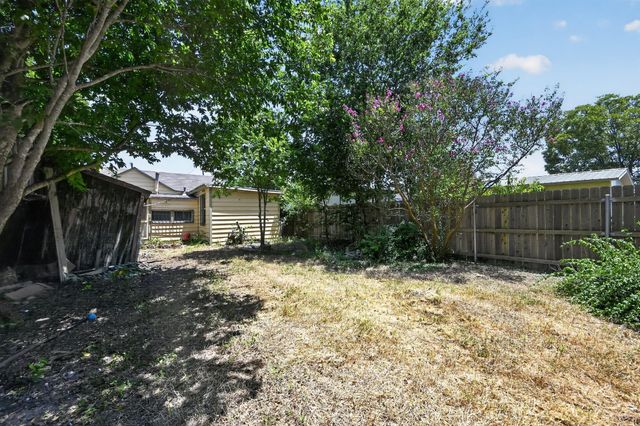 708 Booth ST, Taylor, TX 76574