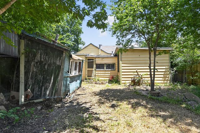 708 Booth ST, Taylor, TX 76574