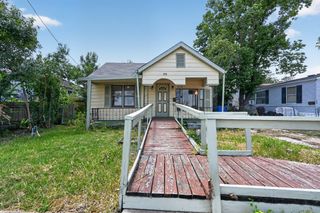 708 Booth ST, Taylor, TX 76574