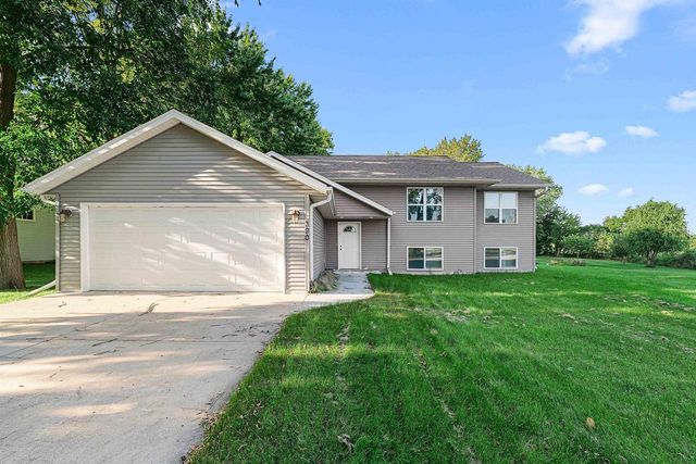390 Meadow Lane, Columbus, WI 53925