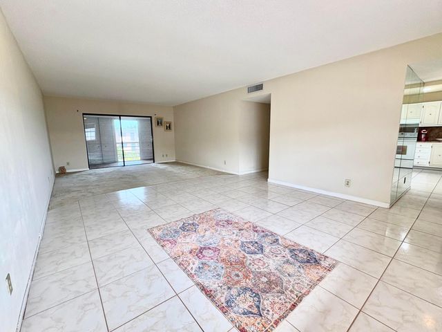 4140 NW 44th Avenue 411, Lauderdale Lakes, FL 33319