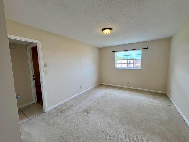 4140 NW 44th Avenue 411, Lauderdale Lakes, FL 33319