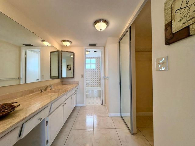 4140 NW 44th Avenue 411, Lauderdale Lakes, FL 33319