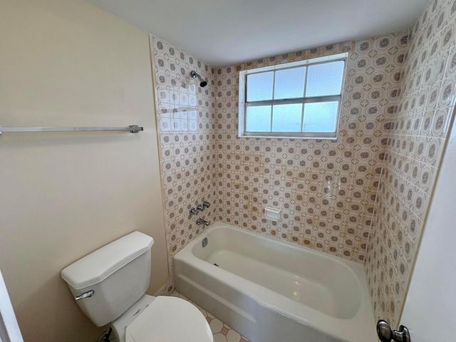 4140 NW 44th Avenue 411, Lauderdale Lakes, FL 33319