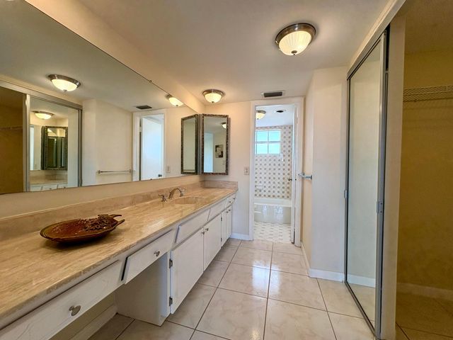 4140 NW 44th Avenue 411, Lauderdale Lakes, FL 33319