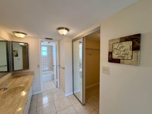 4140 NW 44th Avenue 411, Lauderdale Lakes, FL 33319