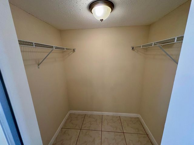 4140 NW 44th Avenue 411, Lauderdale Lakes, FL 33319
