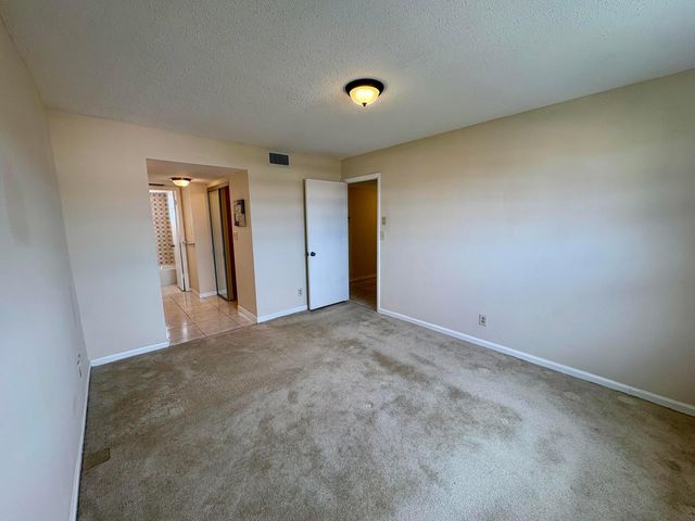 4140 NW 44th Avenue 411, Lauderdale Lakes, FL 33319